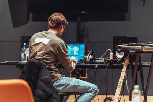 MUSIKK: Låtskriving & musikkproduksjon